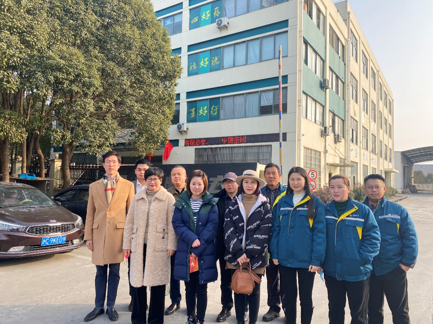 中鏢危運慰問孤寡老人,溫情傳遞人心