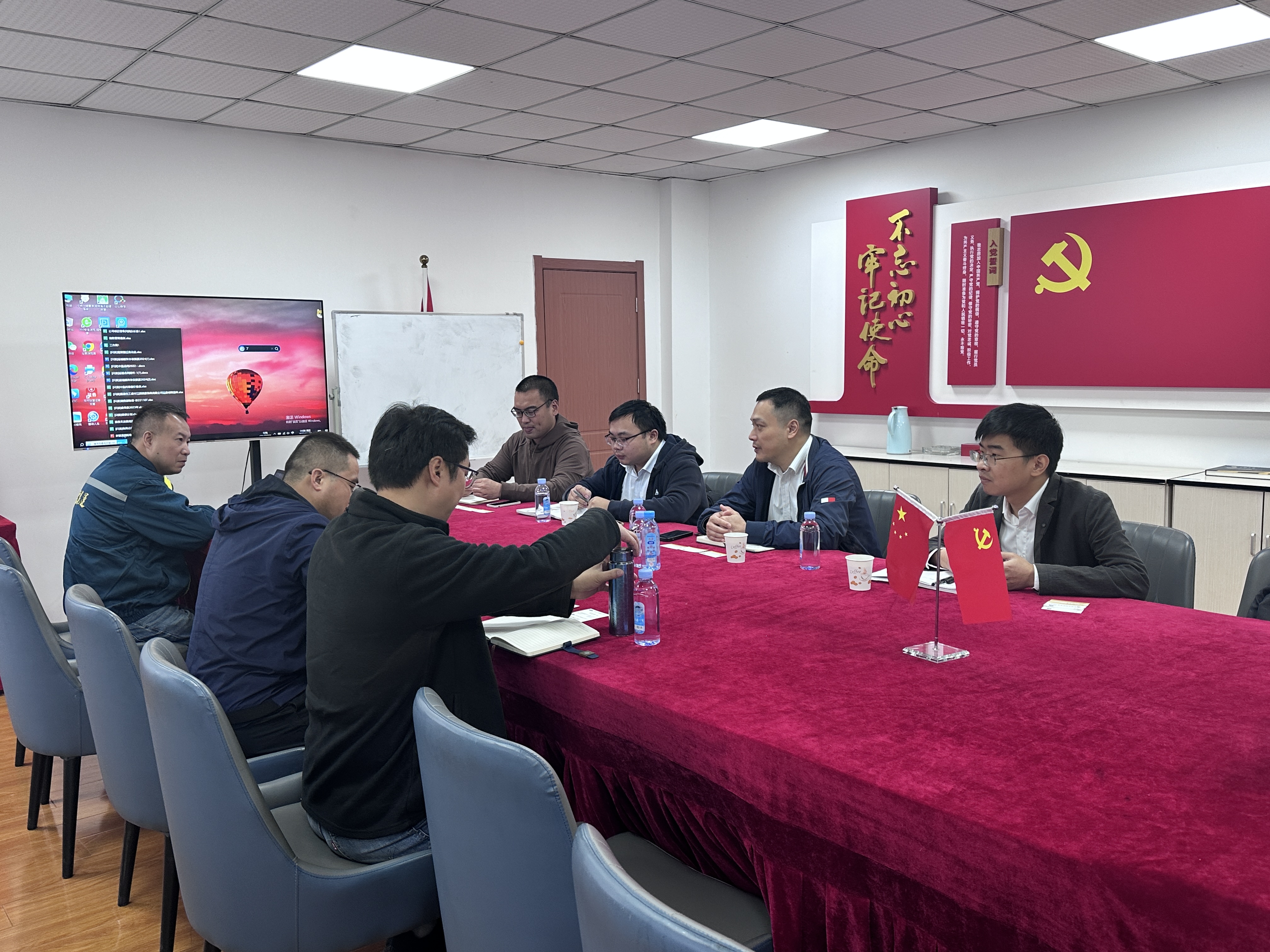 上?；瘜W工業(yè)品進出口有限公司領(lǐng)導蒞臨中鏢危運